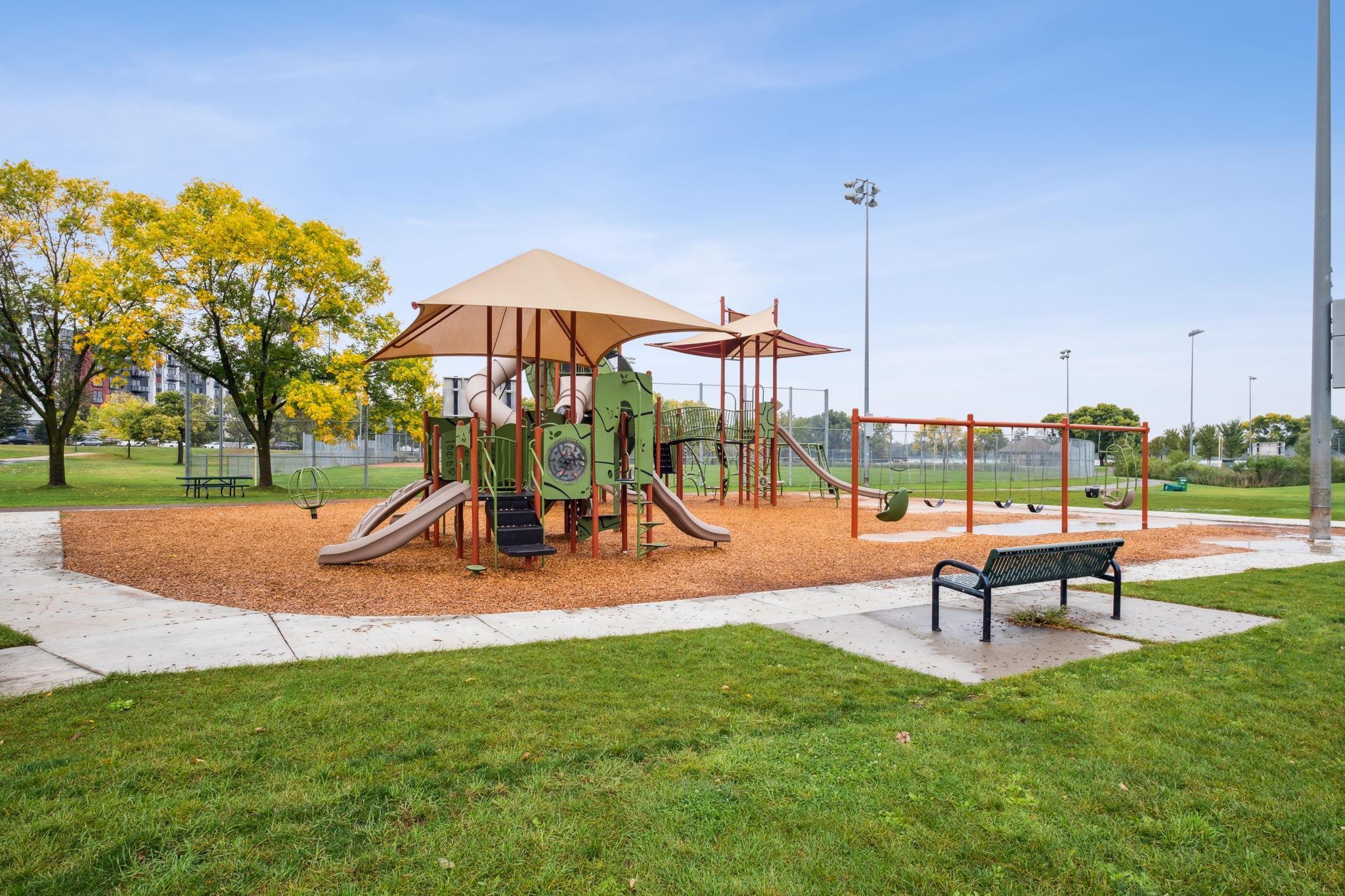 3739 Thomas Avenue N