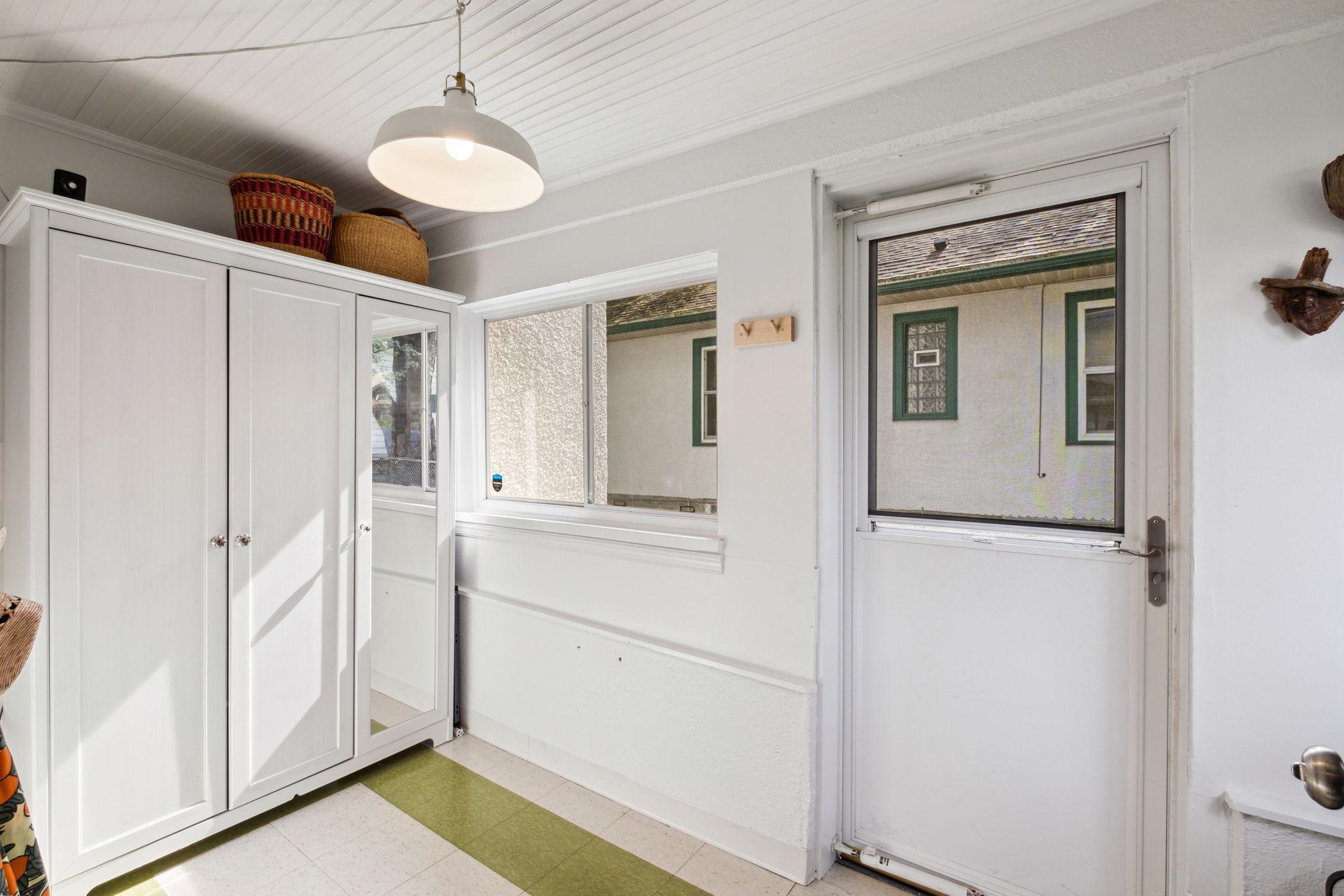 3739 Thomas Avenue N