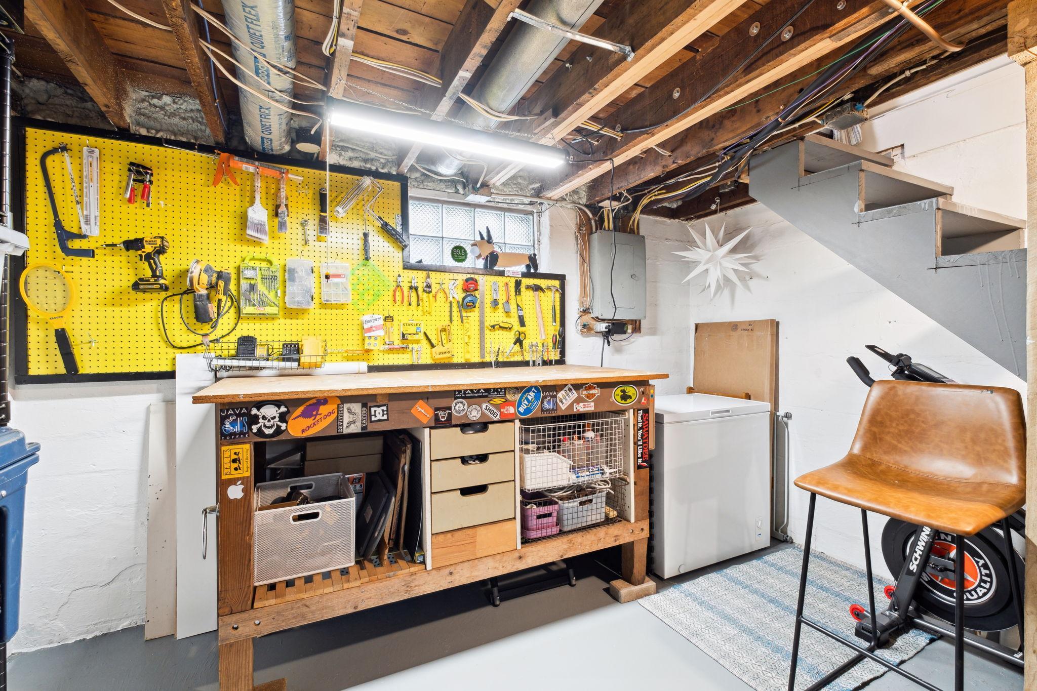 3739 Thomas Avenue N