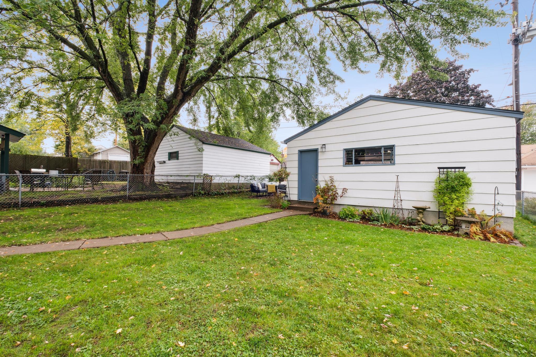 3739 Thomas Avenue N