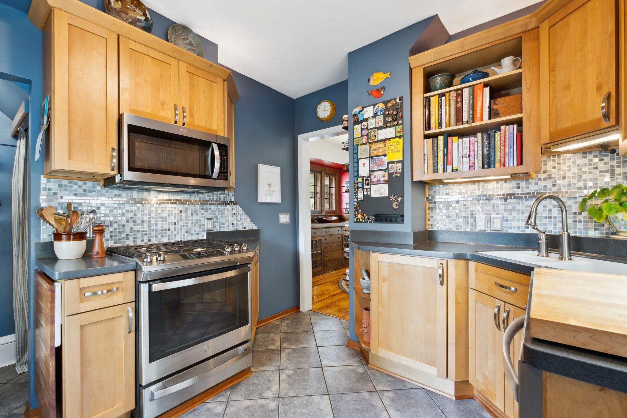 3739 Thomas Avenue N