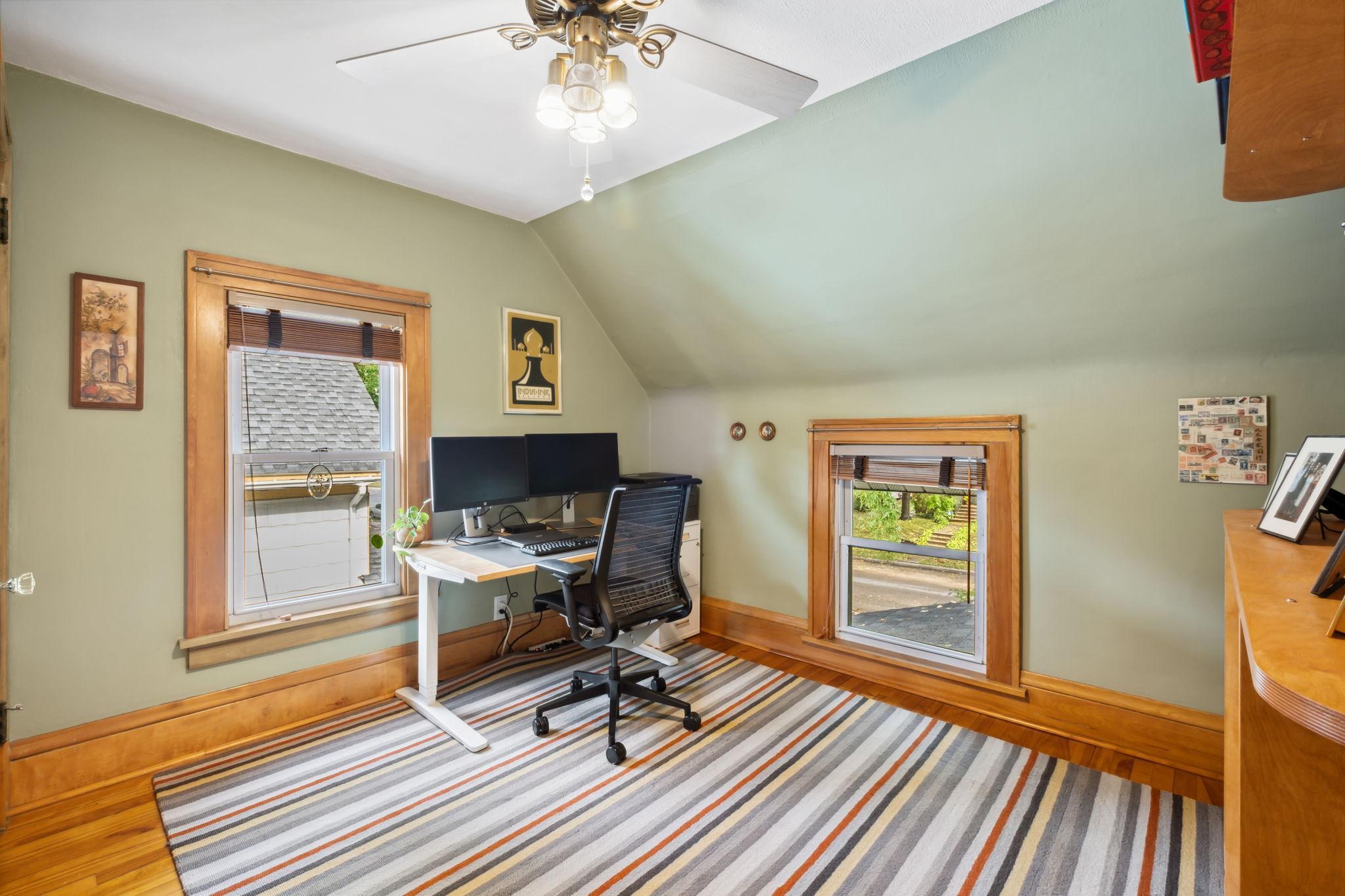 3739 Thomas Avenue N