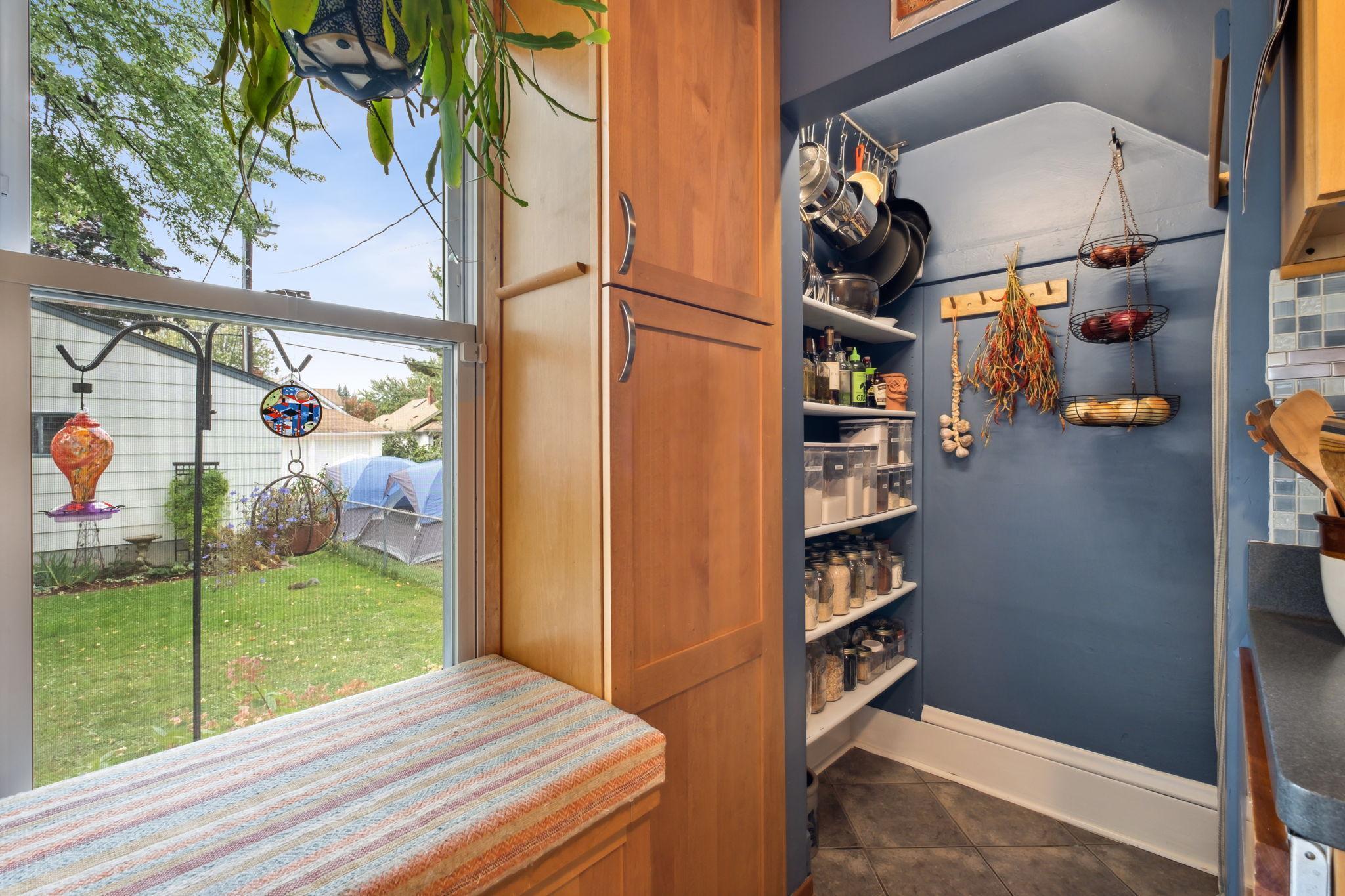 3739 Thomas Avenue N