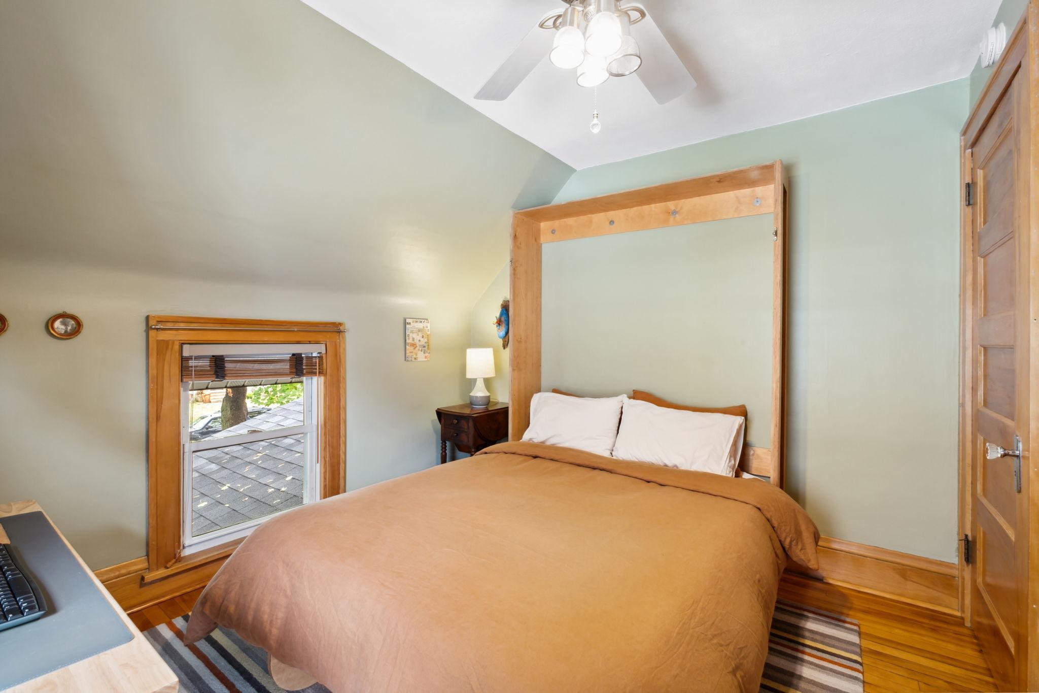 3739 Thomas Avenue N