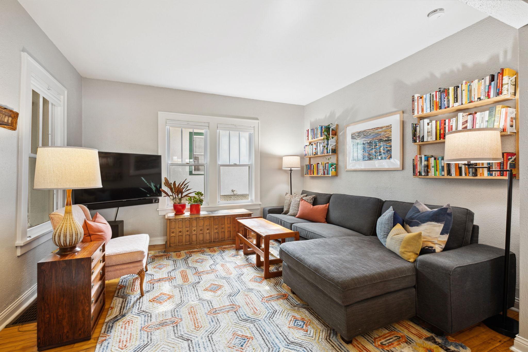 3739 Thomas Avenue N