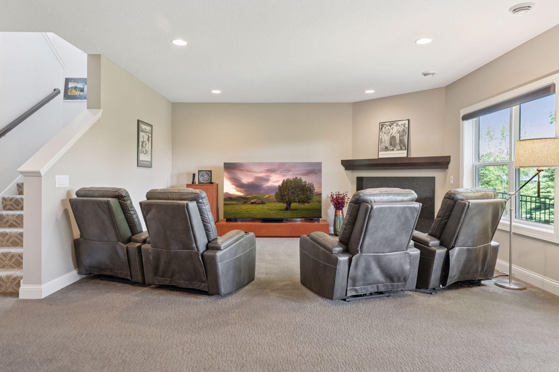 5290 Ranchview Lane N
