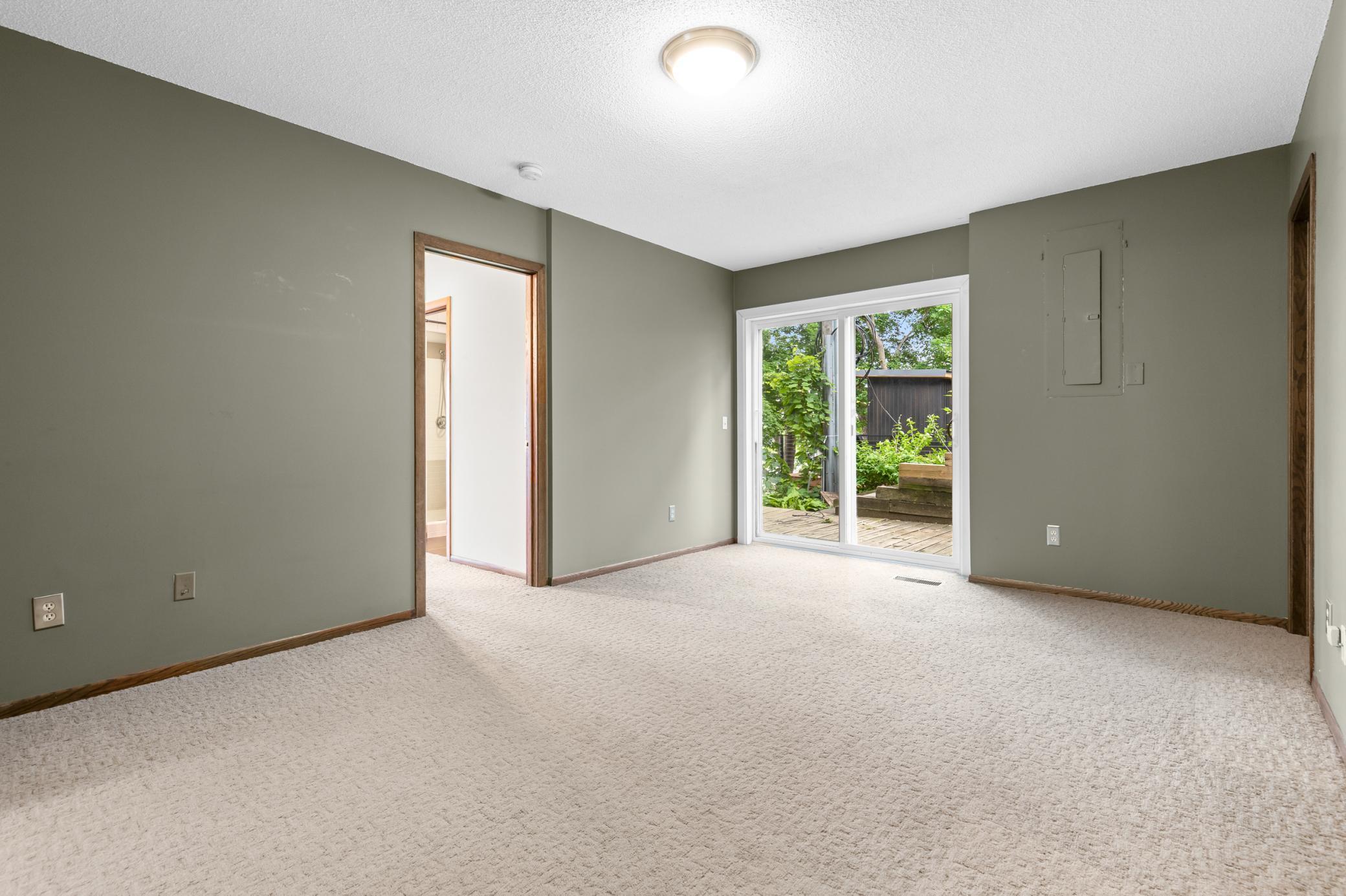 1601 W Medicine Lake Drive