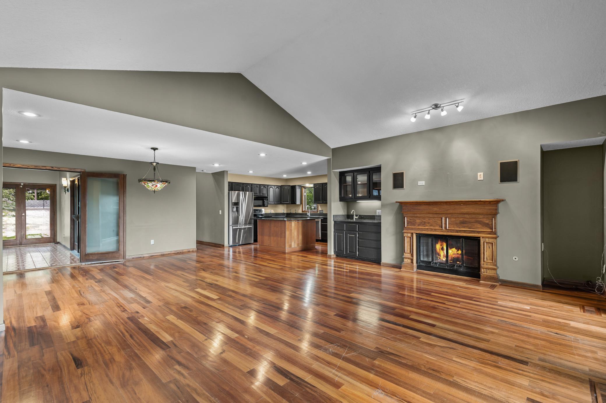 1601 W Medicine Lake Drive