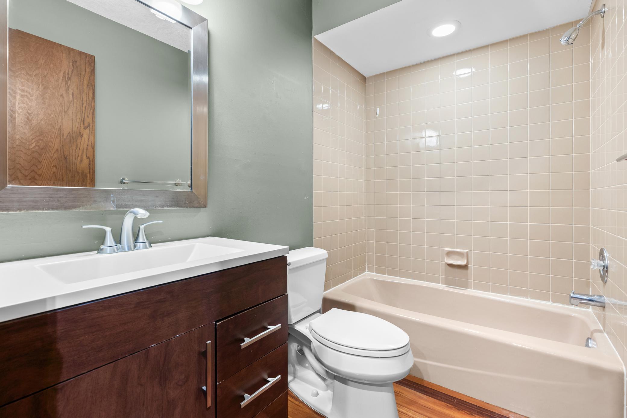 1601 W Medicine Lake Drive