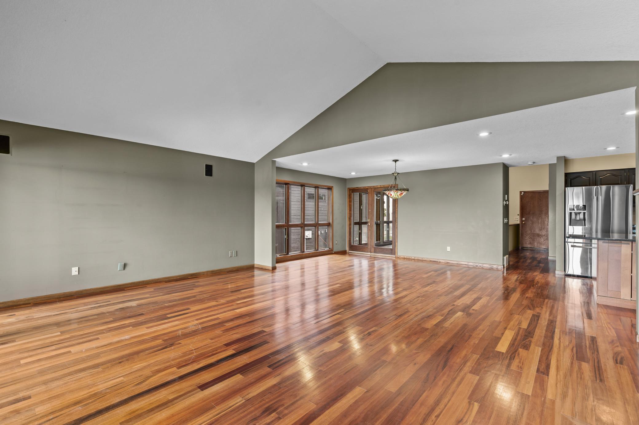 1601 W Medicine Lake Drive