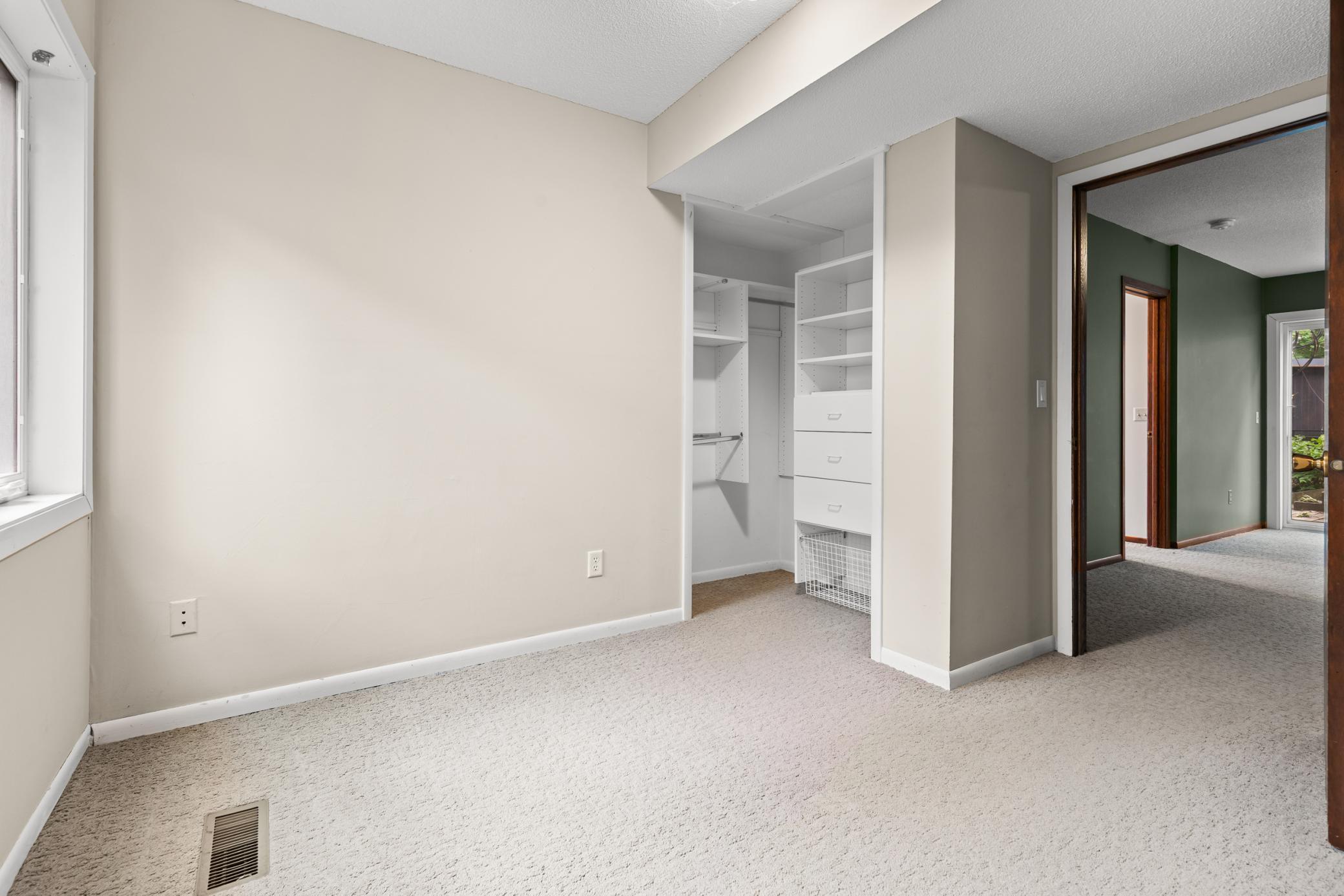 1601 W Medicine Lake Drive