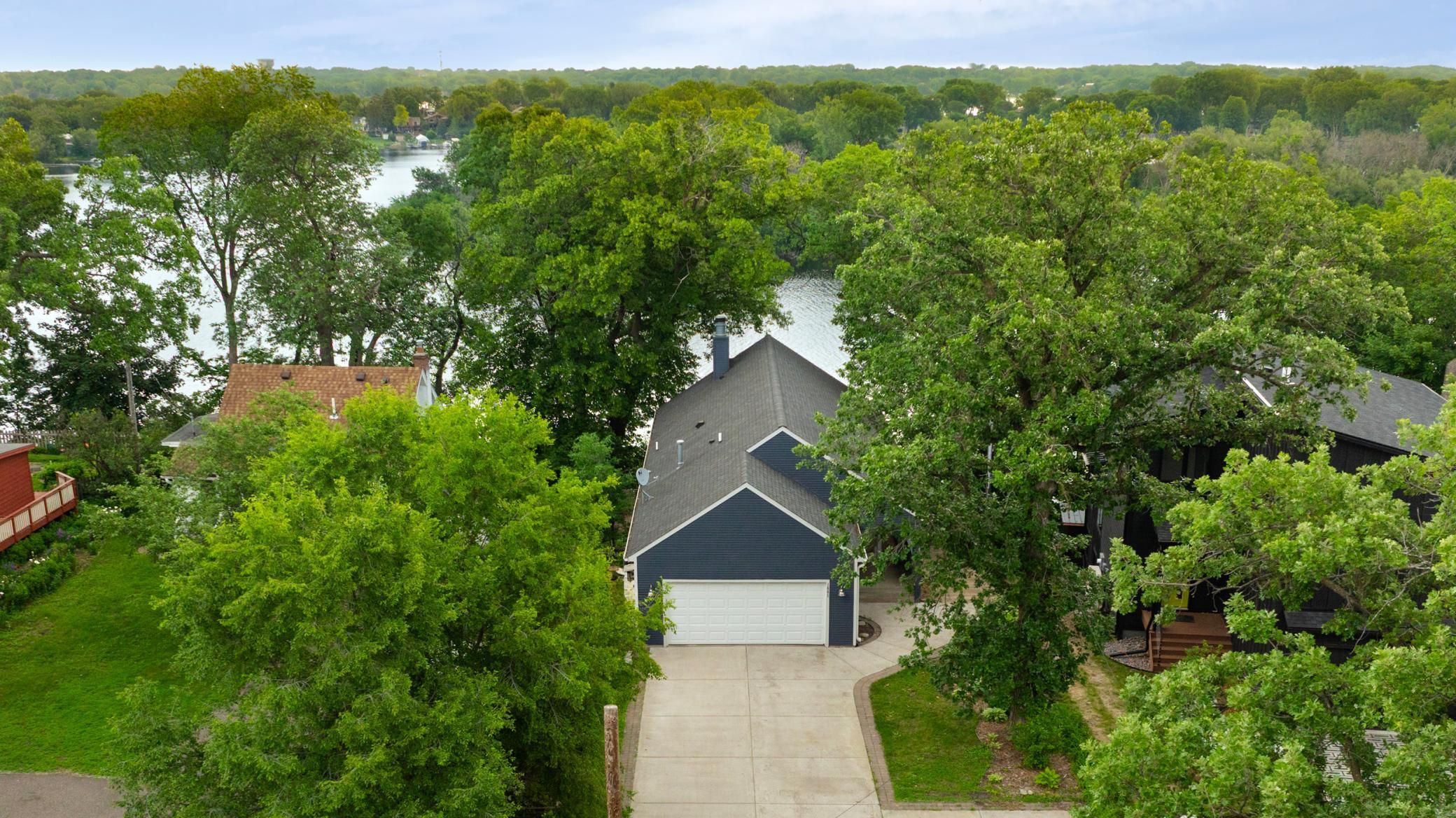 1601 W Medicine Lake Drive