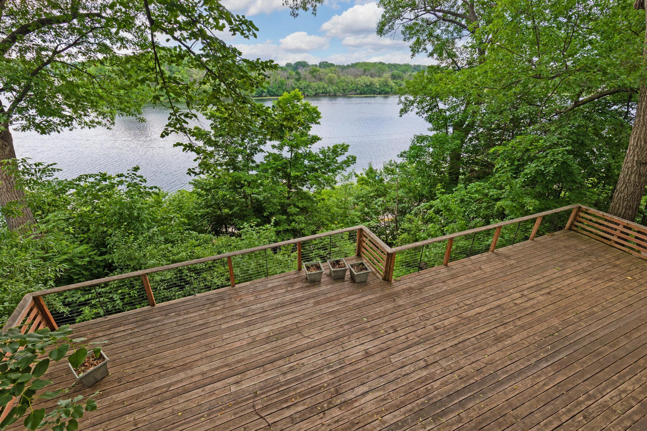 1601 W Medicine Lake Drive