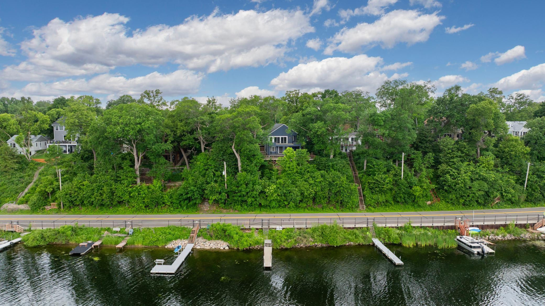 1601 W Medicine Lake Drive