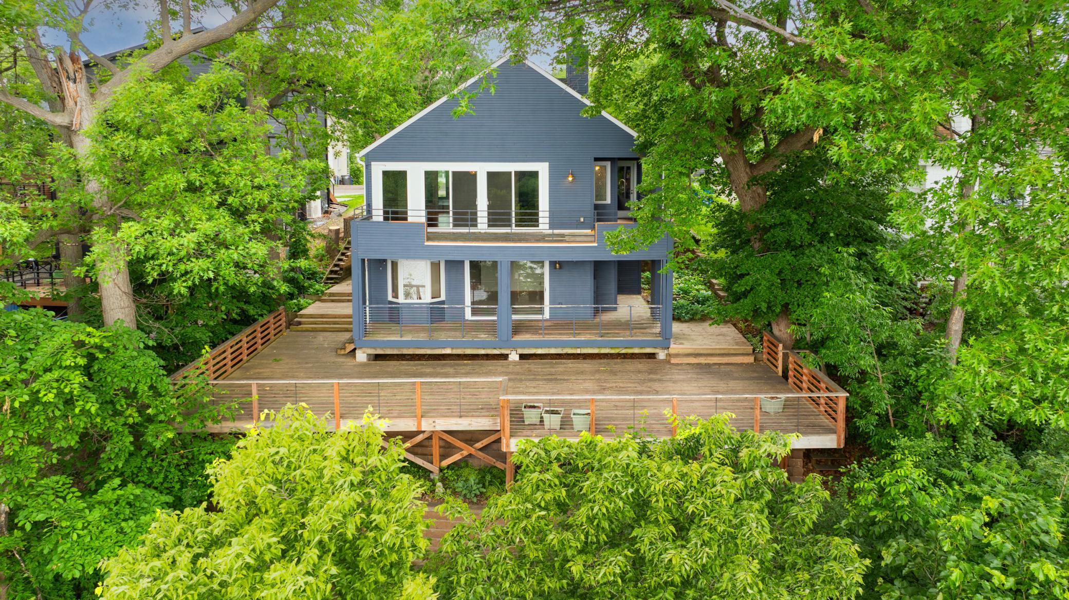 1601 W Medicine Lake Drive