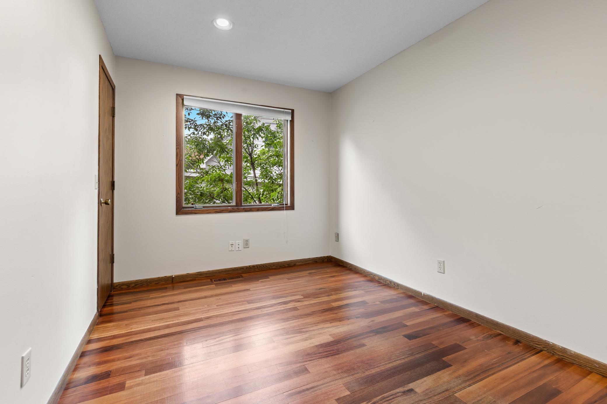 1601 W Medicine Lake Drive