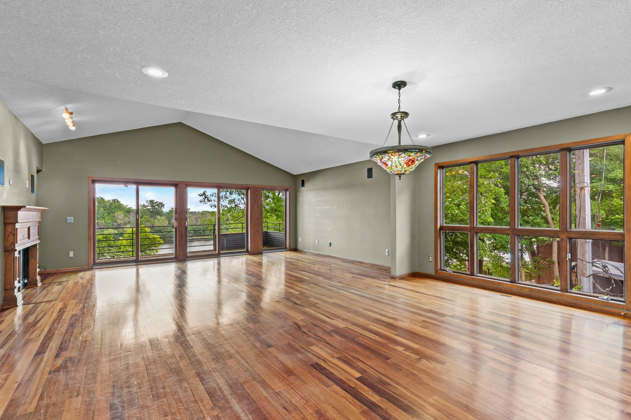 1601 W Medicine Lake Drive