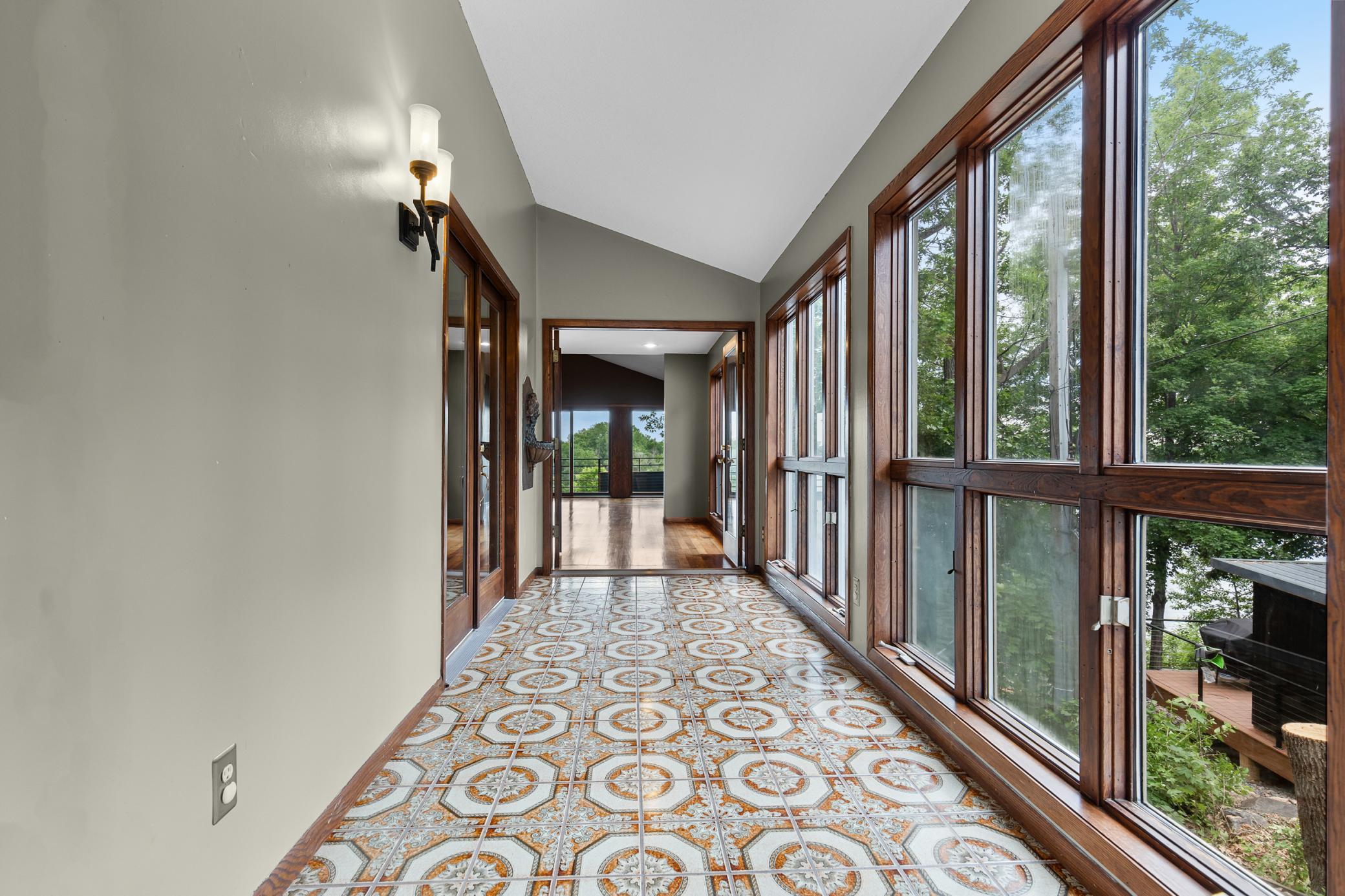 1601 W Medicine Lake Drive