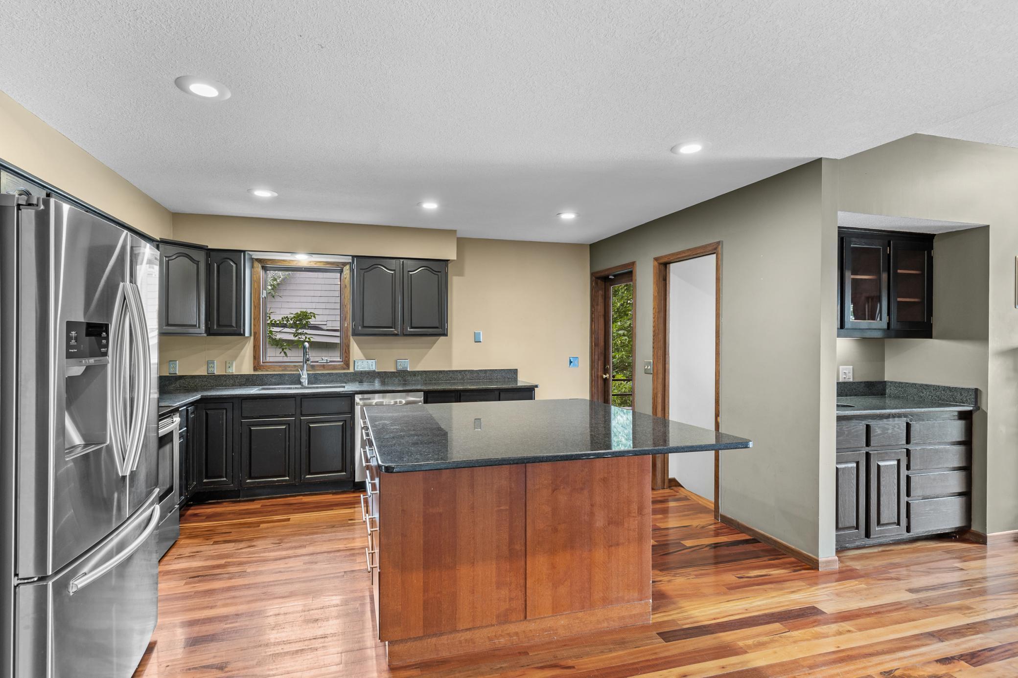1601 W Medicine Lake Drive