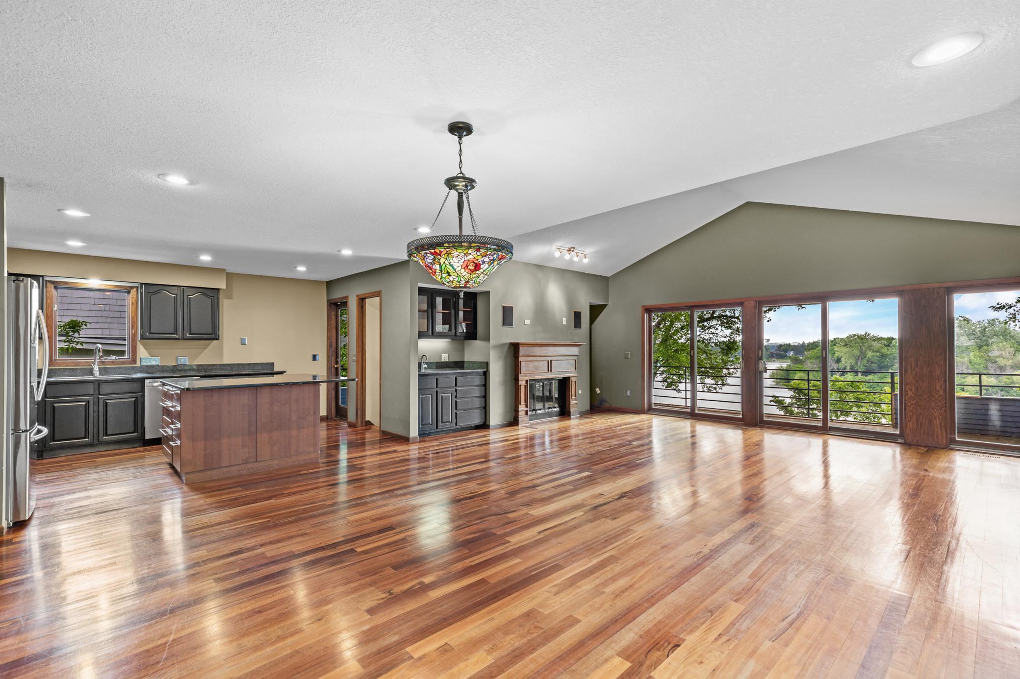 1601 W Medicine Lake Drive