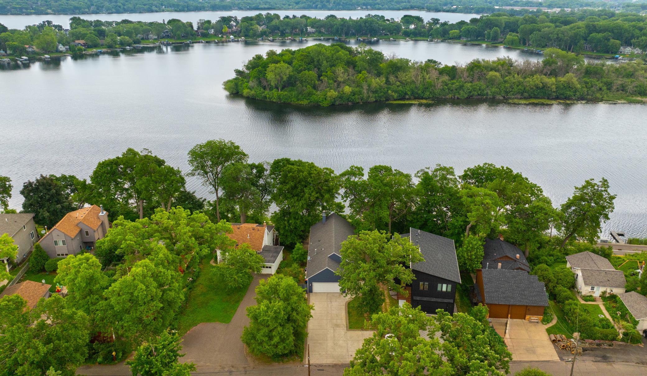 1601 W Medicine Lake Drive