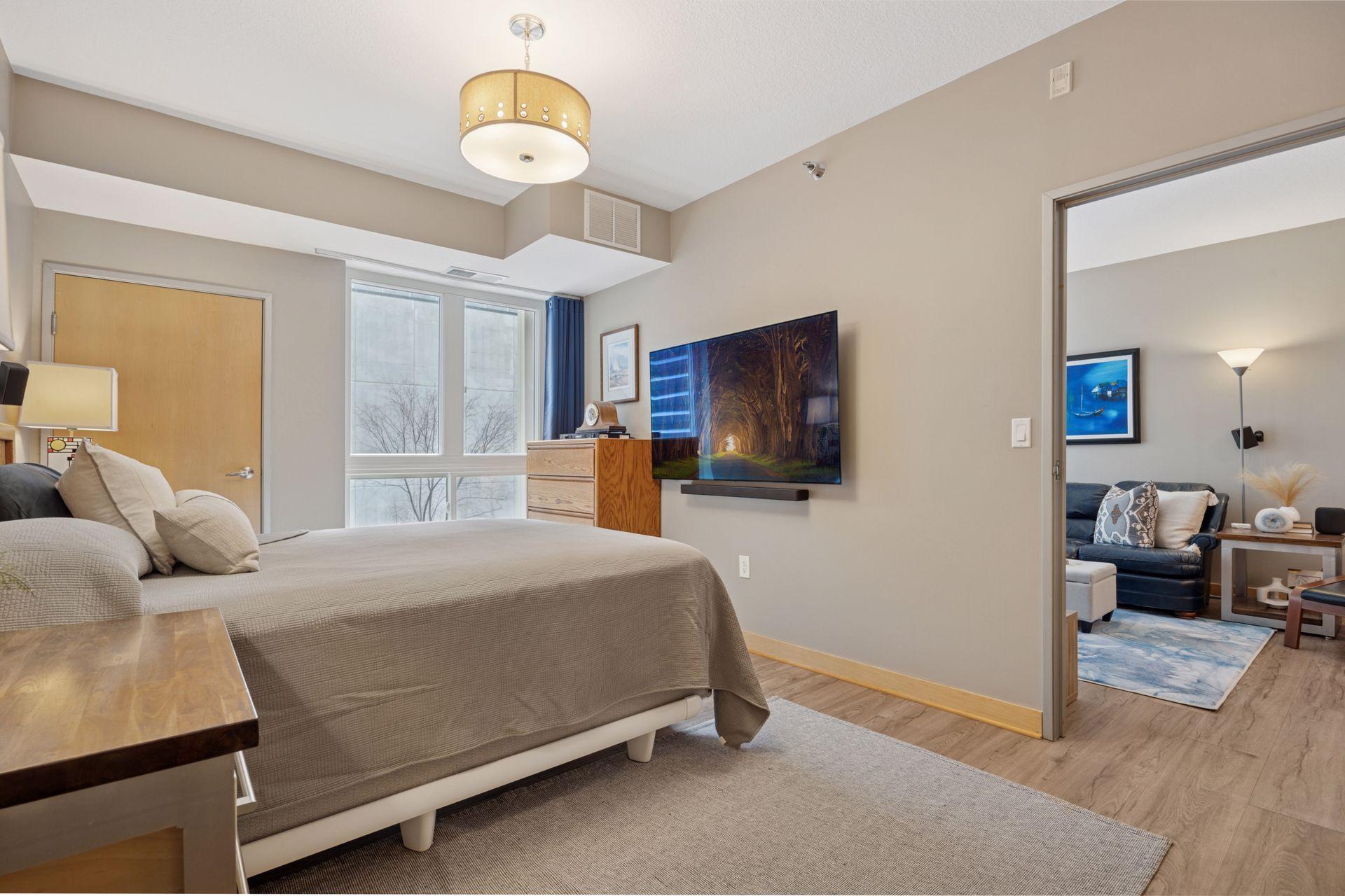 2600 University Avenue SE Unit: 204