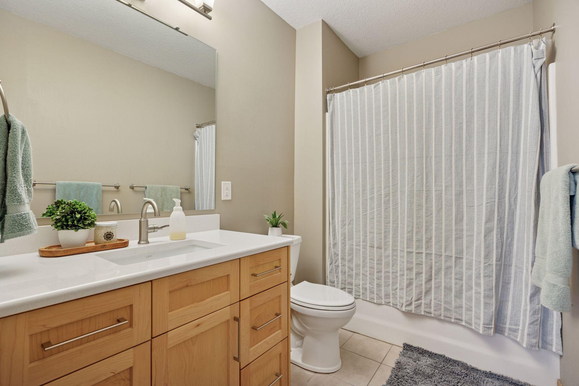 2600 University Avenue SE Unit: 204