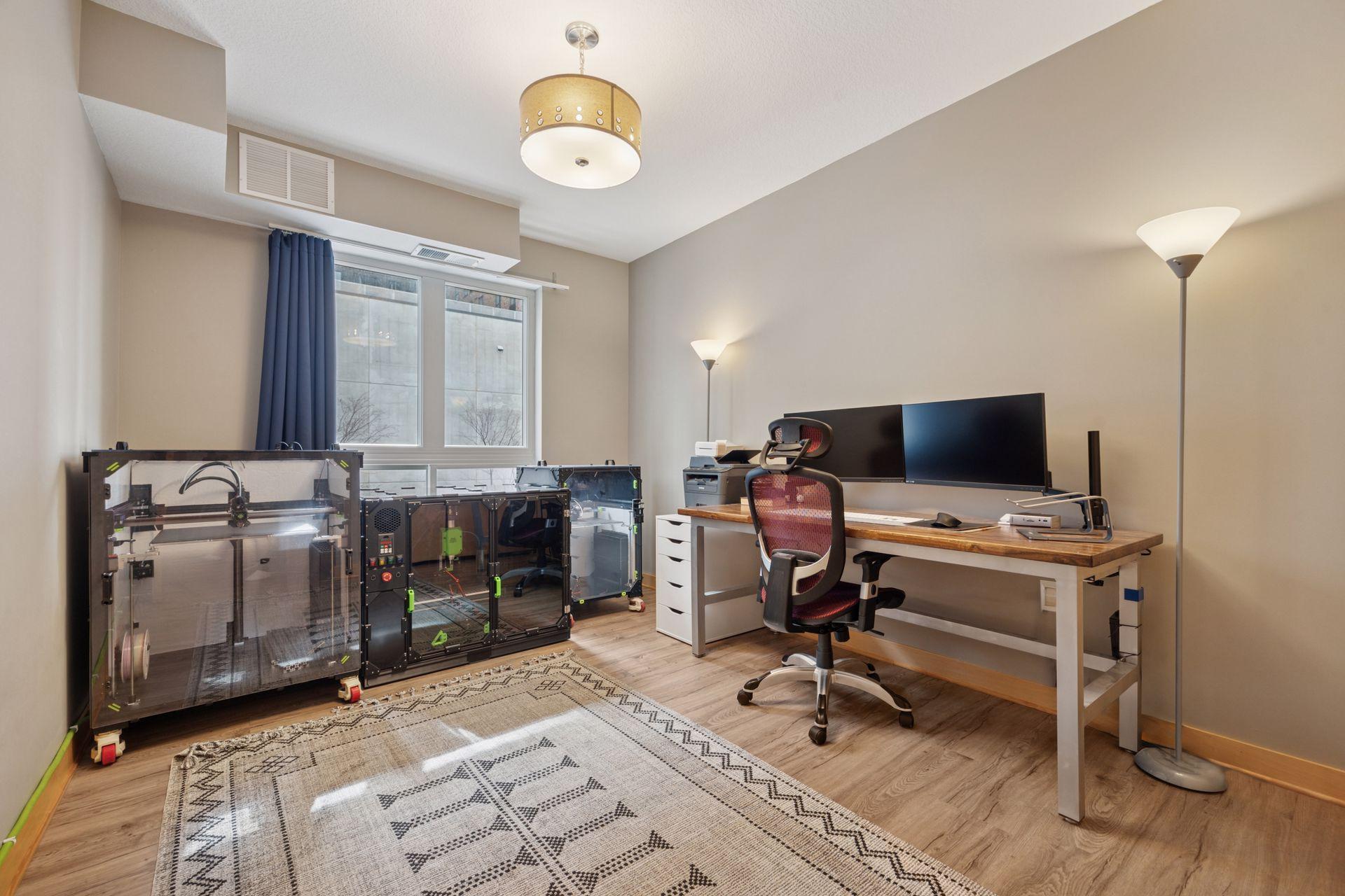 2600 University Avenue SE Unit: 204