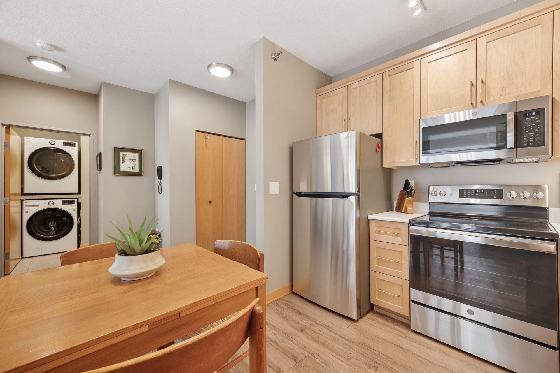 2600 University Avenue SE Unit: 204