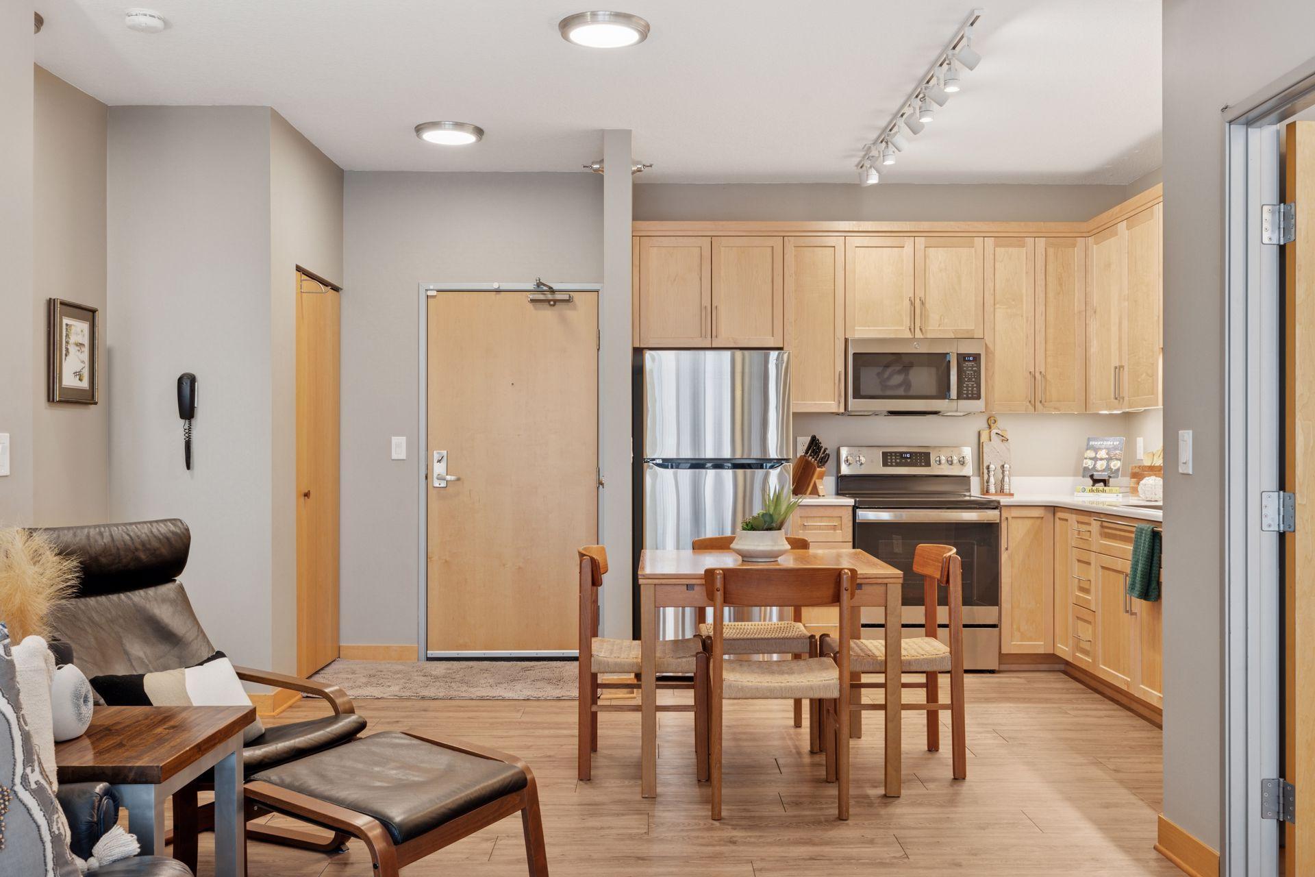 2600 University Avenue SE Unit: 204