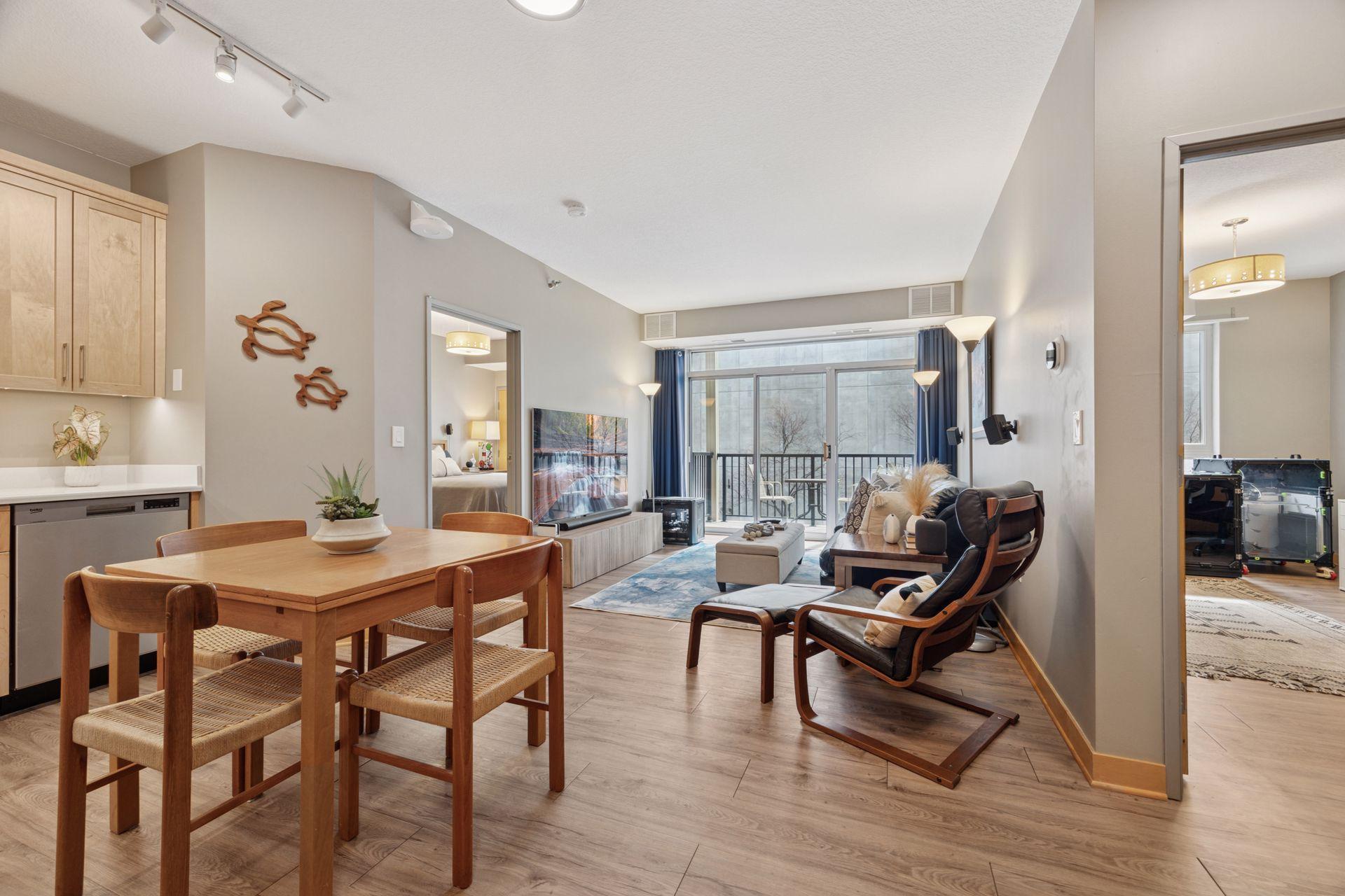 2600 University Avenue SE Unit: 204