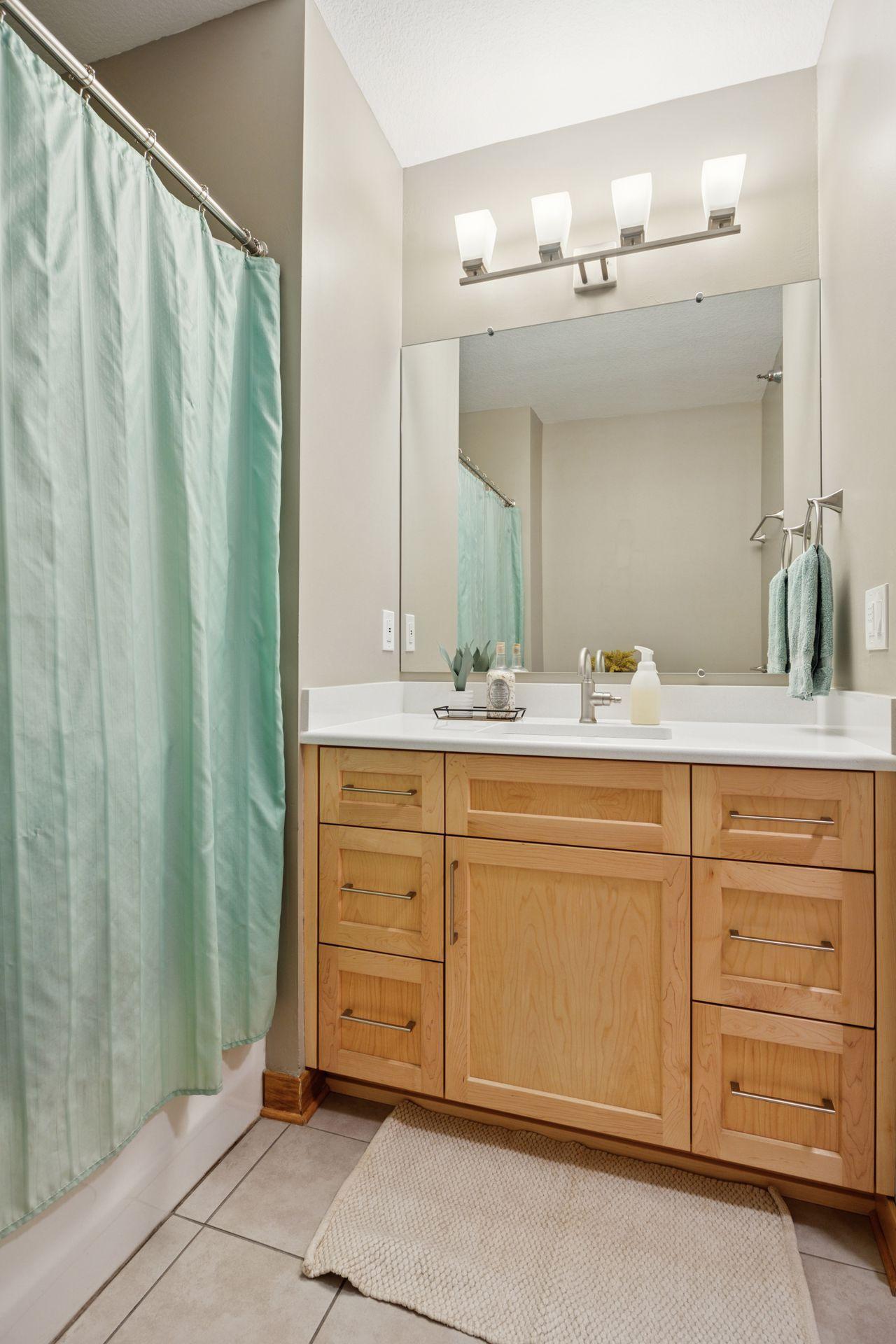 2600 University Avenue SE Unit: 204