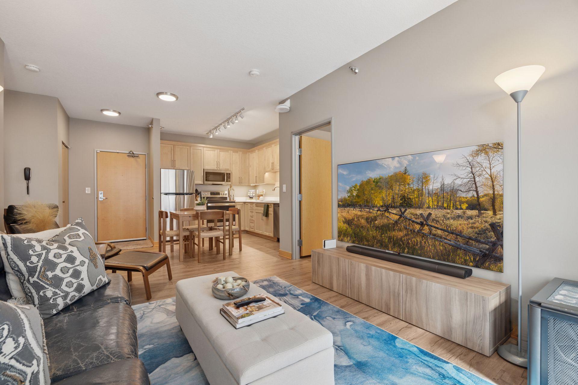 2600 University Avenue SE Unit: 204