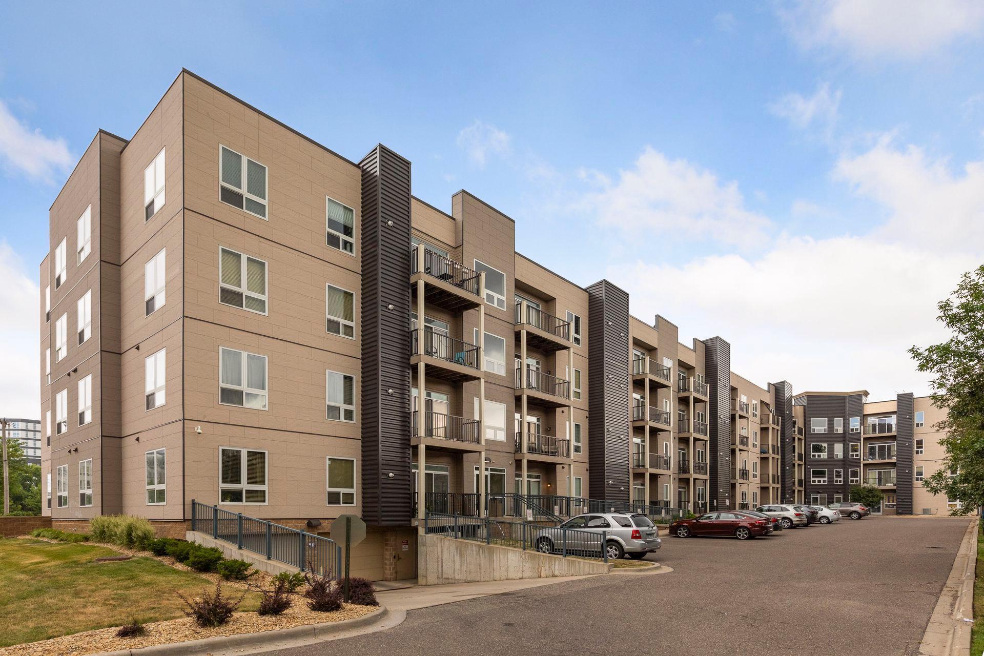 2600 University Avenue SE Unit: 204