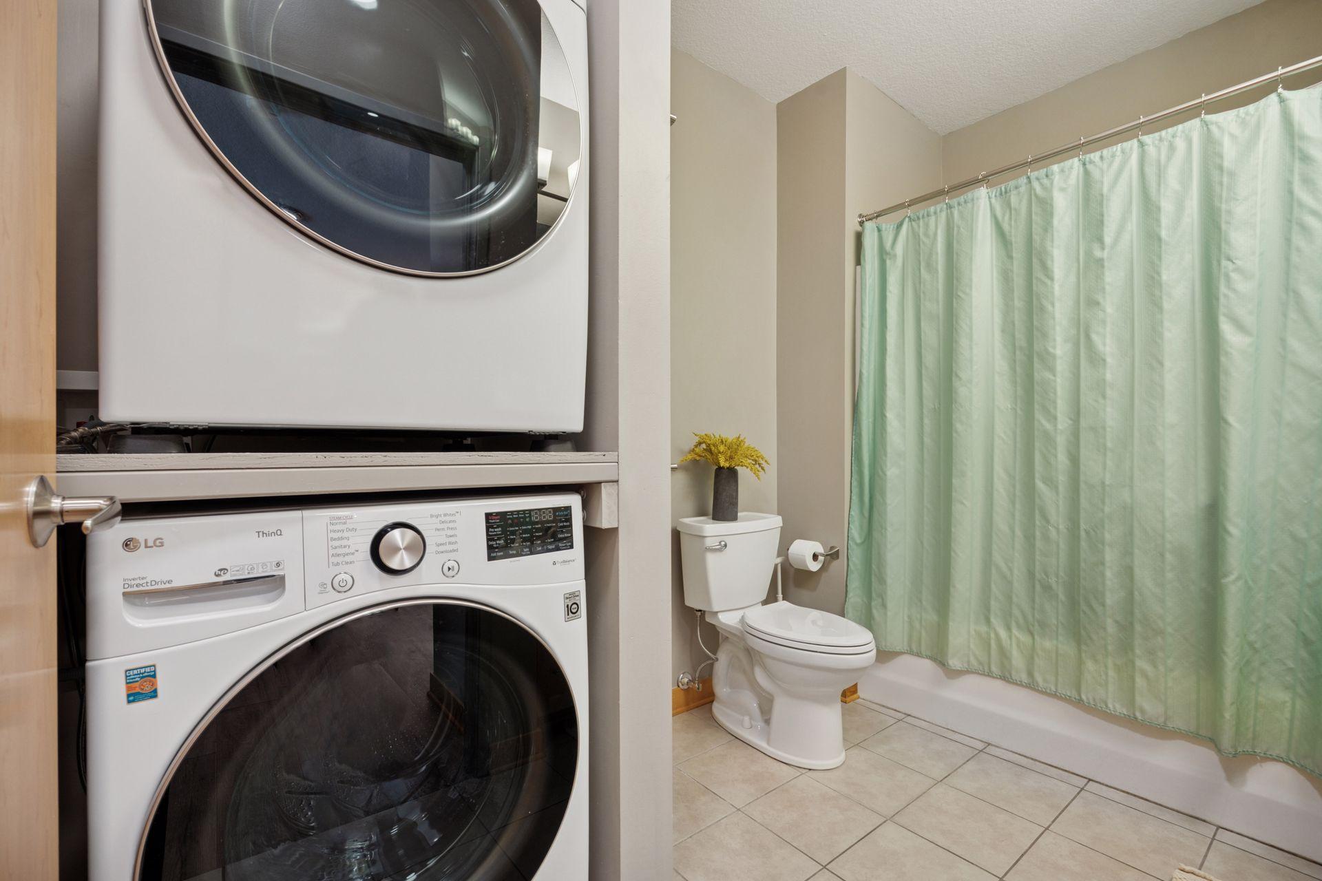 2600 University Avenue SE Unit: 204