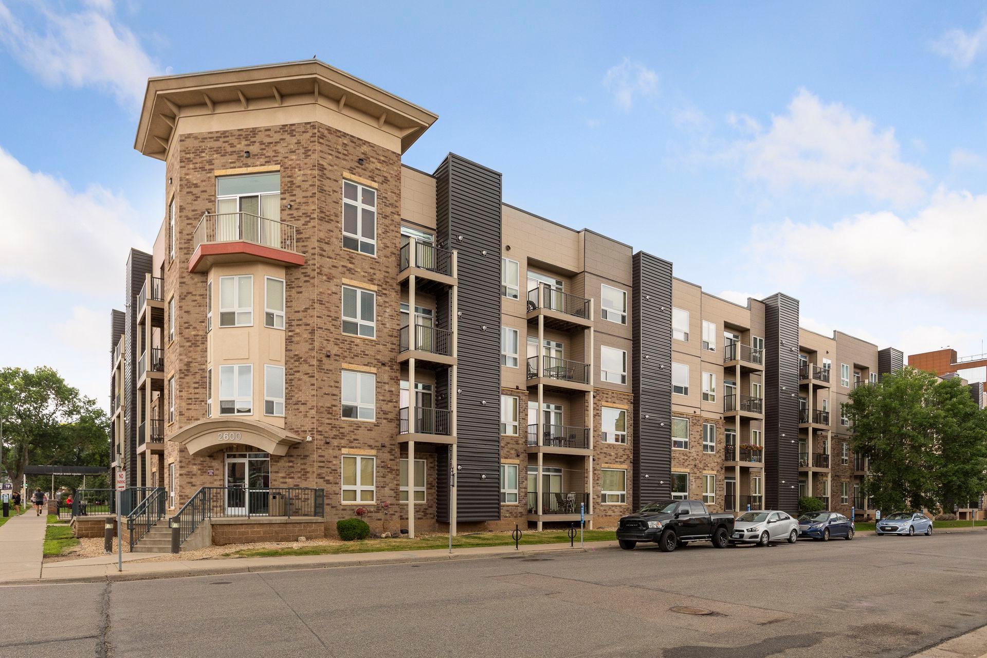 2600 University Avenue SE Unit: 204