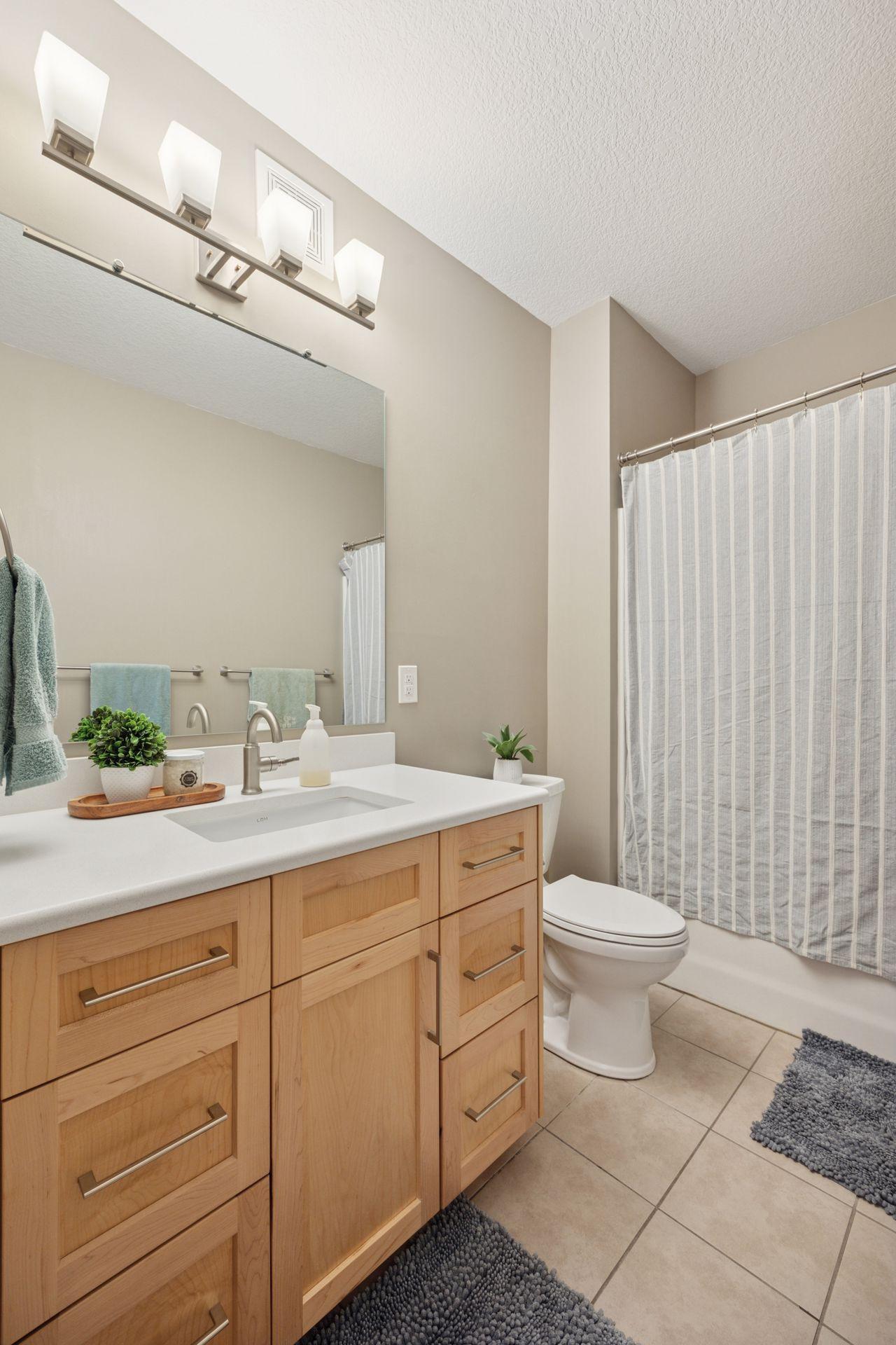 2600 University Avenue SE Unit: 204