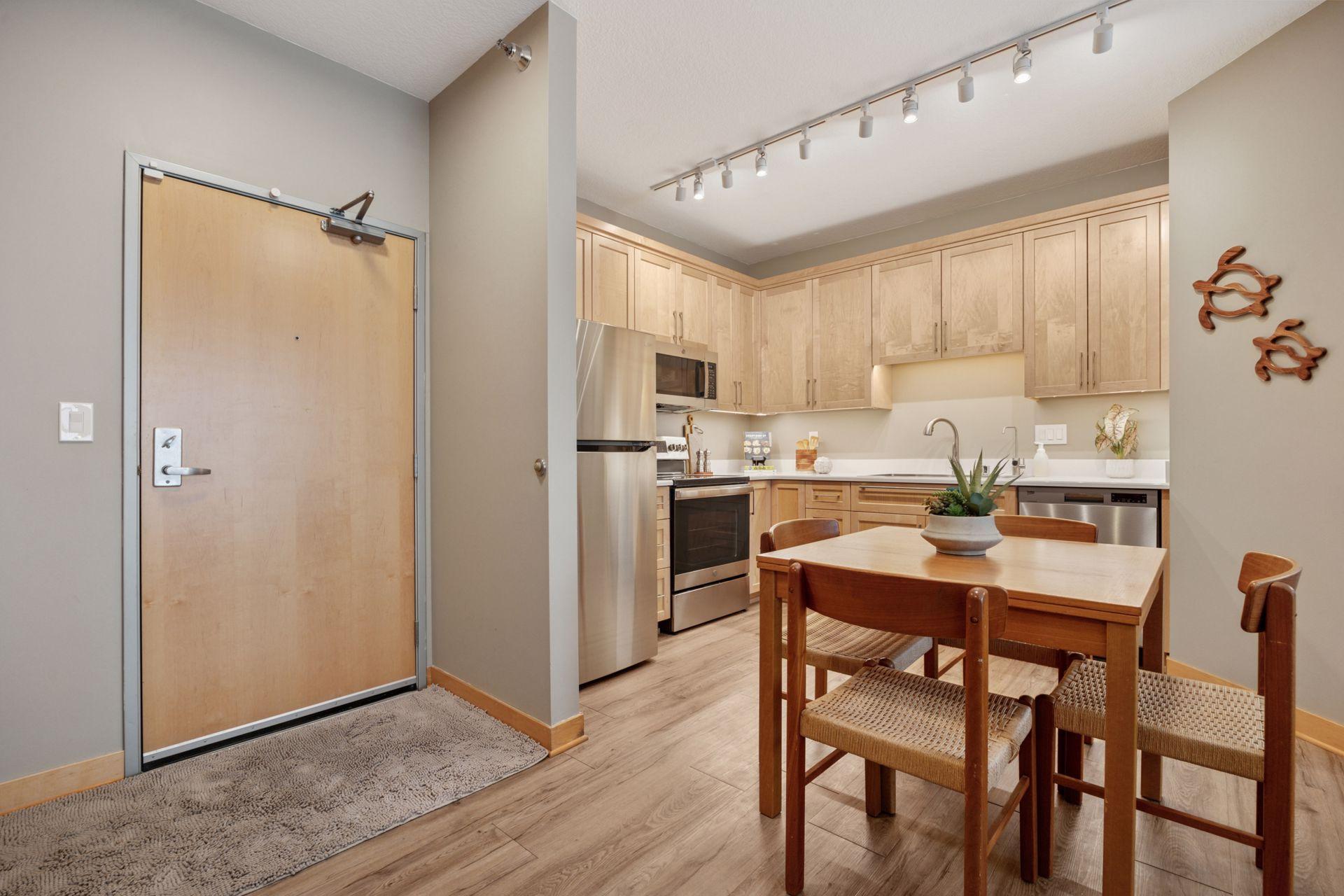 2600 University Avenue SE Unit: 204