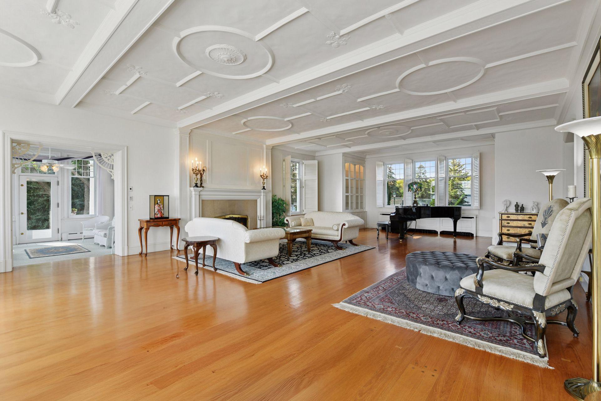 1305 Shoreline Drive