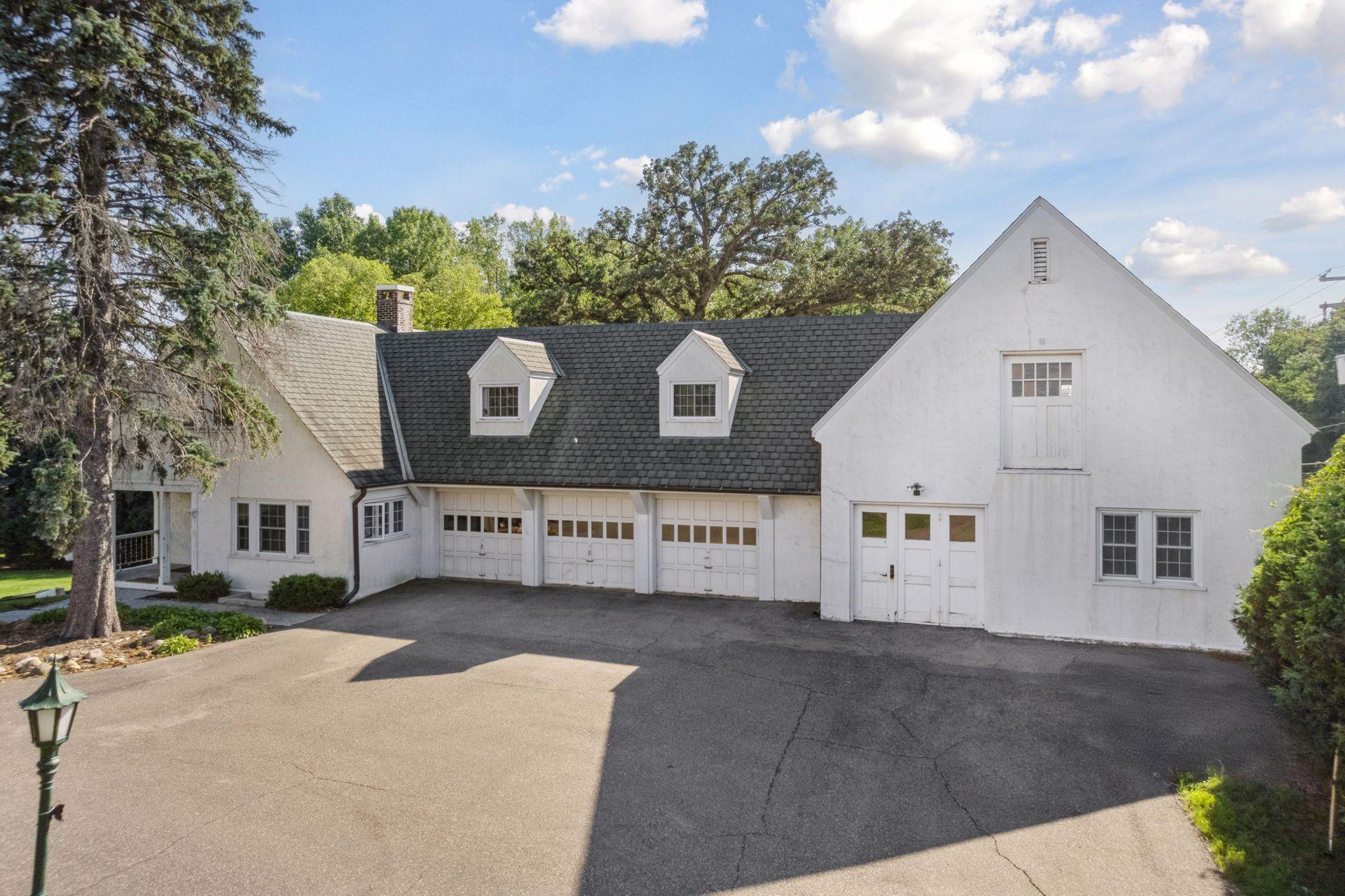 1305 Shoreline Drive