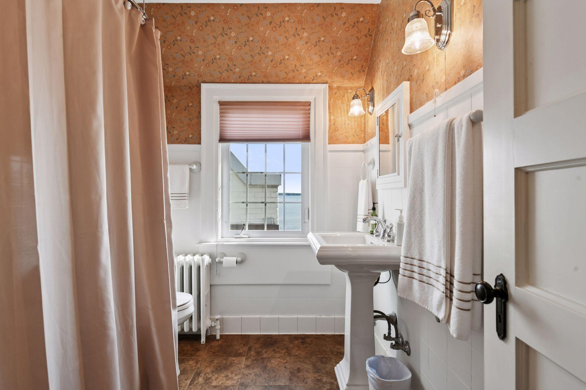 1305 Shoreline Drive