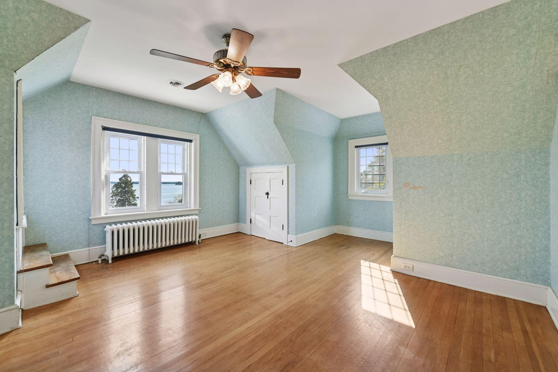 1305 Shoreline Drive