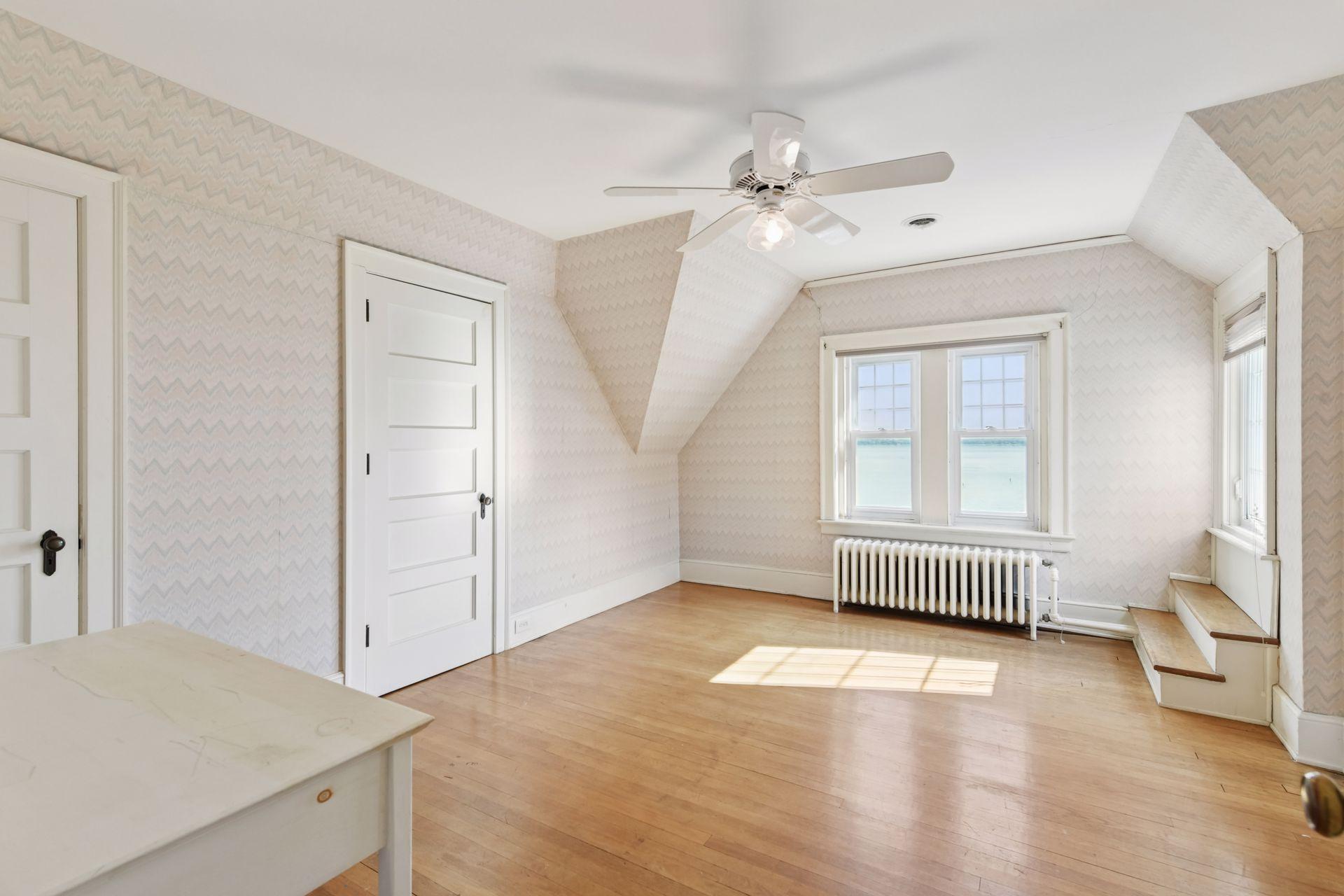 1305 Shoreline Drive