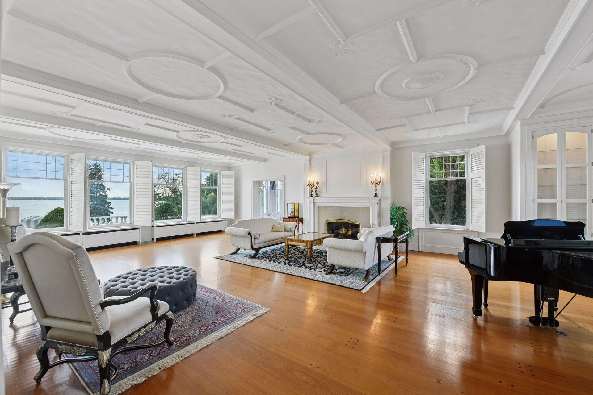 1305 Shoreline Drive