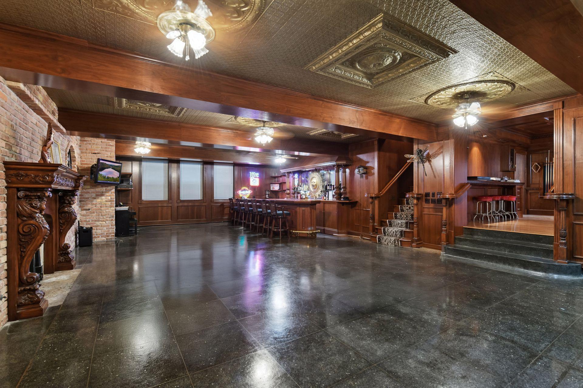 1305 Shoreline Drive