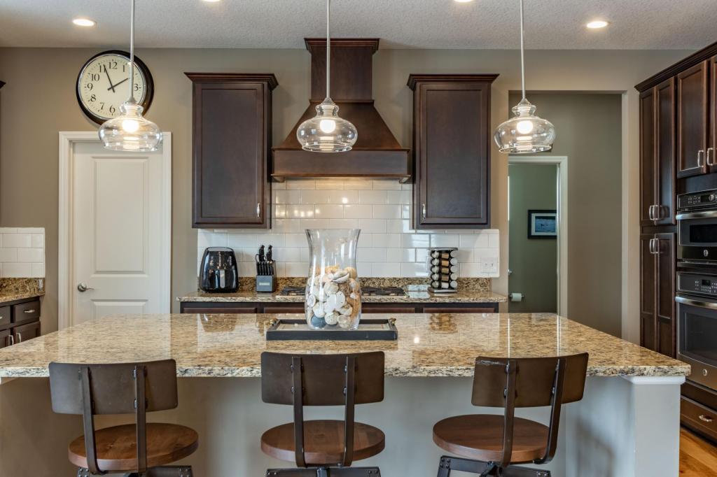 5592 Orchard Cove
