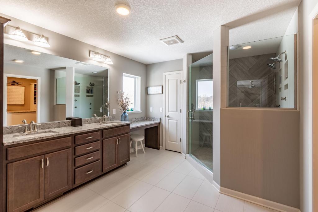 5592 Orchard Cove