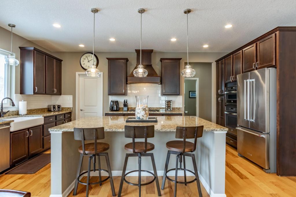 5592 Orchard Cove