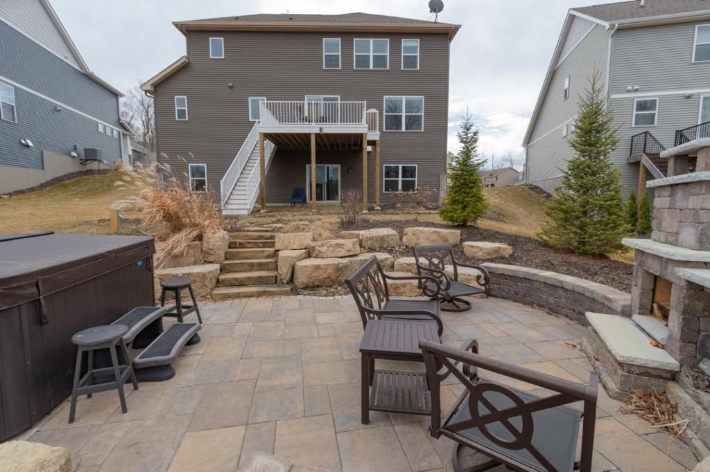 5592 Orchard Cove