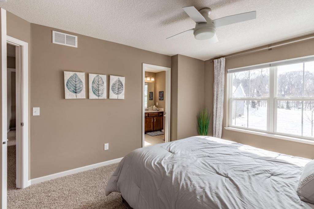 5592 Orchard Cove